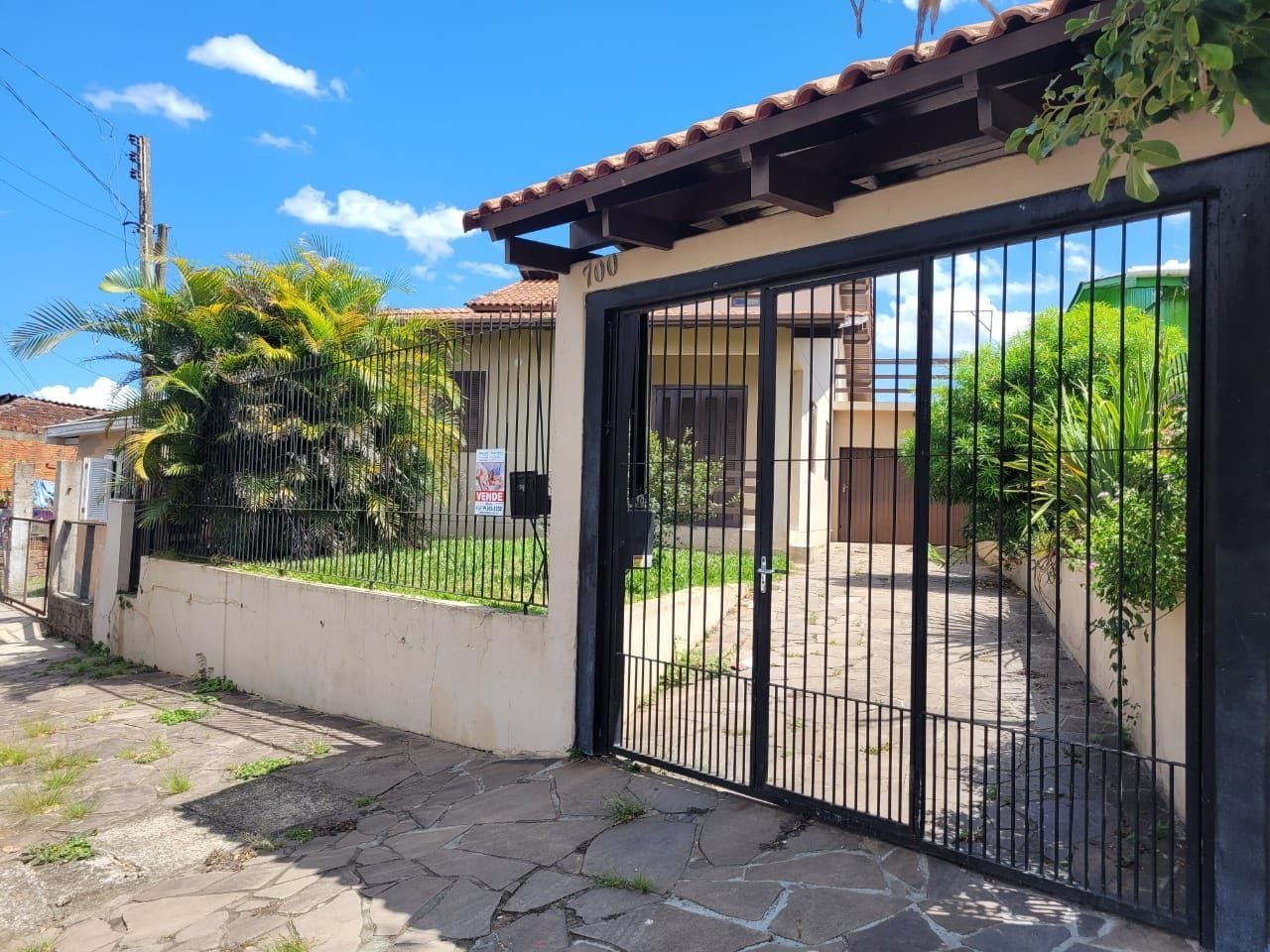 Casa c/ 280 m2 e 3 dormitórios