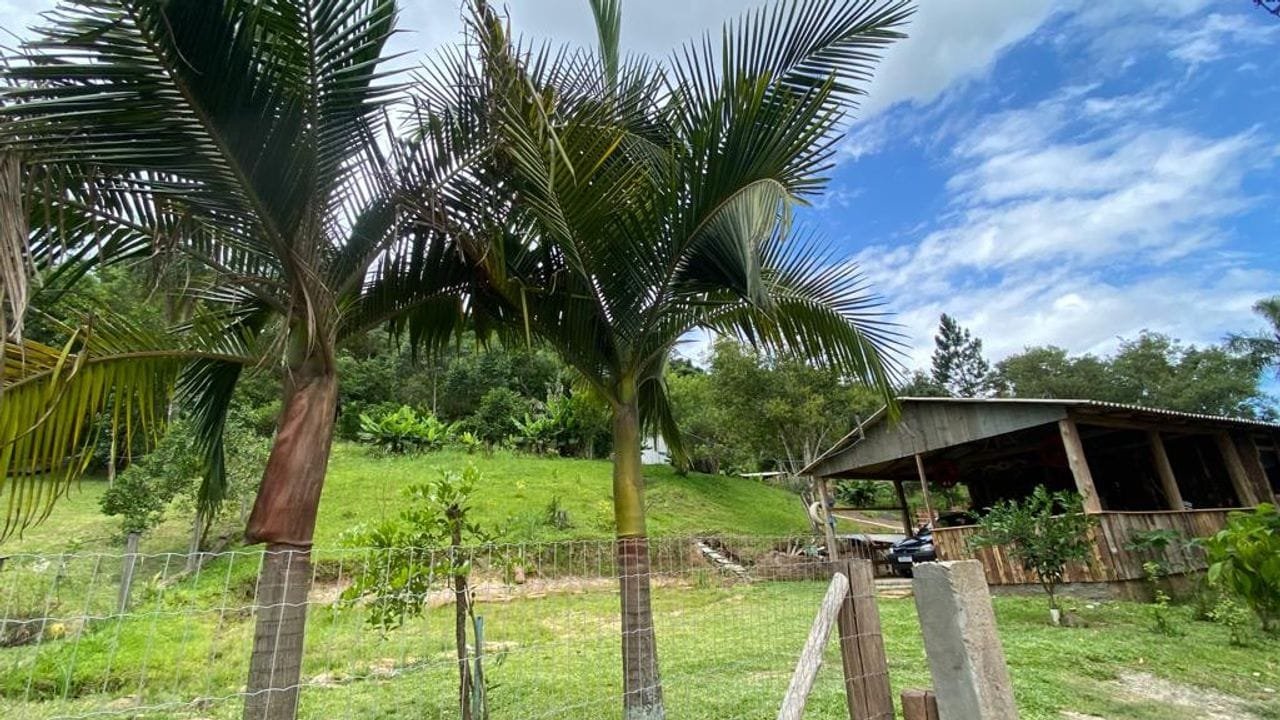 Chácara c/ 3.500 m² c/ galpão