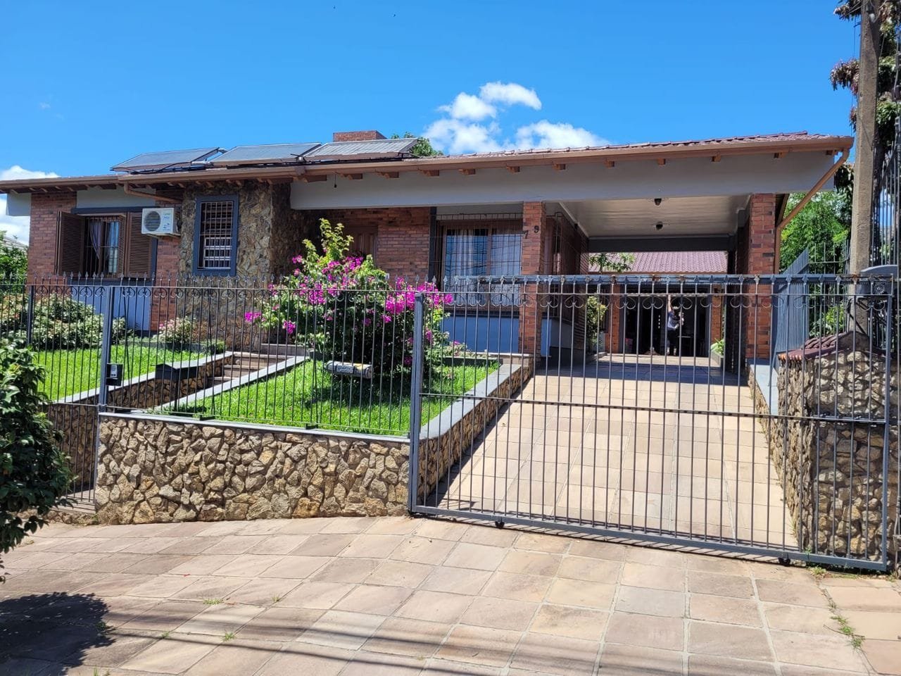 Casa com 220 m² e 3 dormitórios