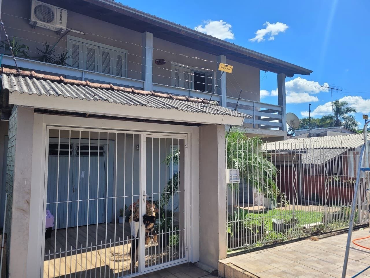 Casa c/ 150 m² e 3 dormitórios