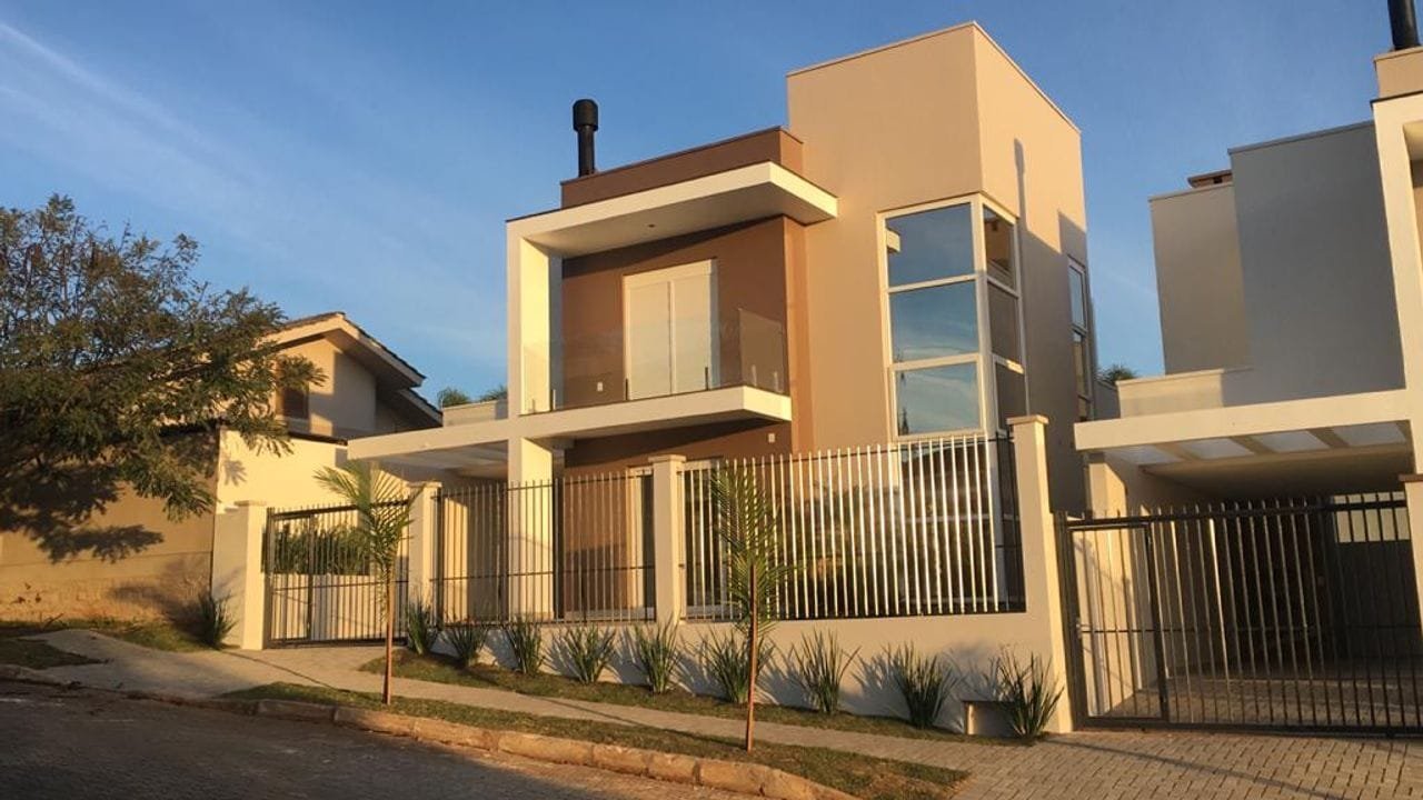 Sobrado com 136,66 e 3 dormitórios