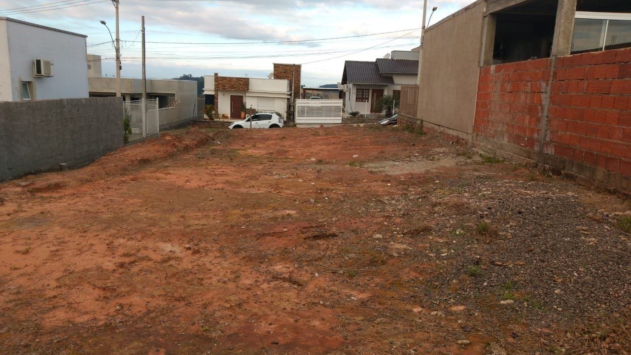 Terreno com 300 m² pronto para construir