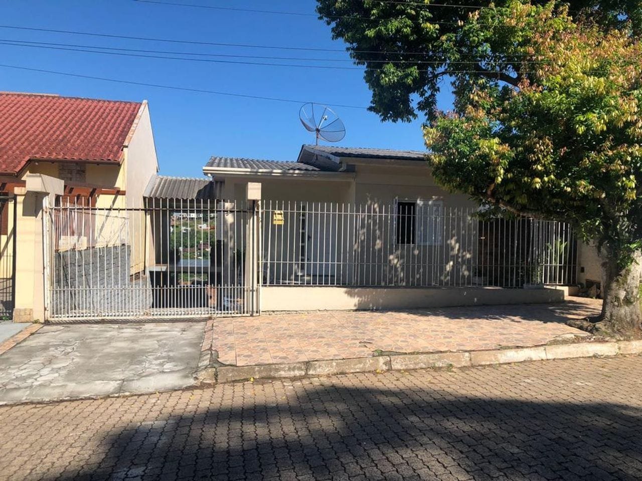 Casa c/ 130 m² e 2 dormitórios