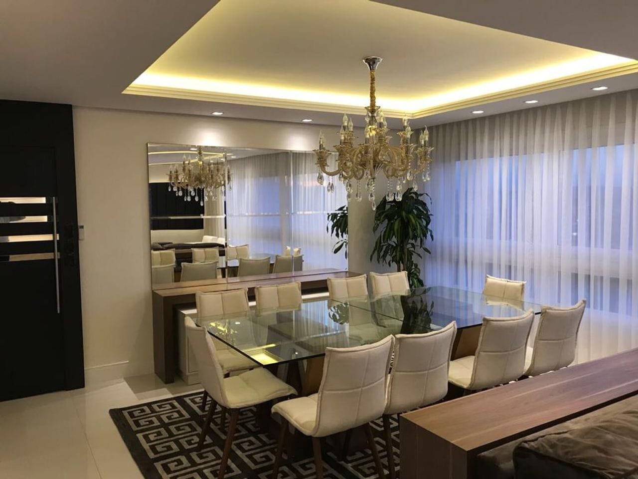 Apartamento todo mobiliado com 153m²