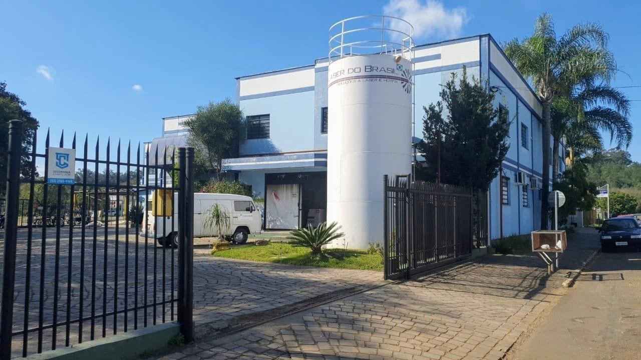 Prédio comercial/industrial com 1.267,87m²