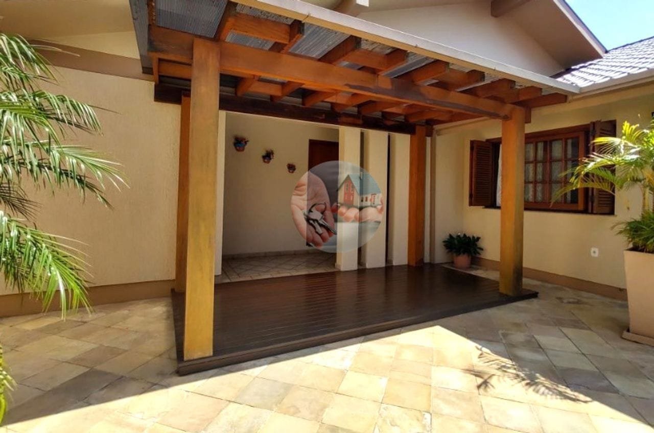 Casa c/ 314 m² e 4 dormitórios