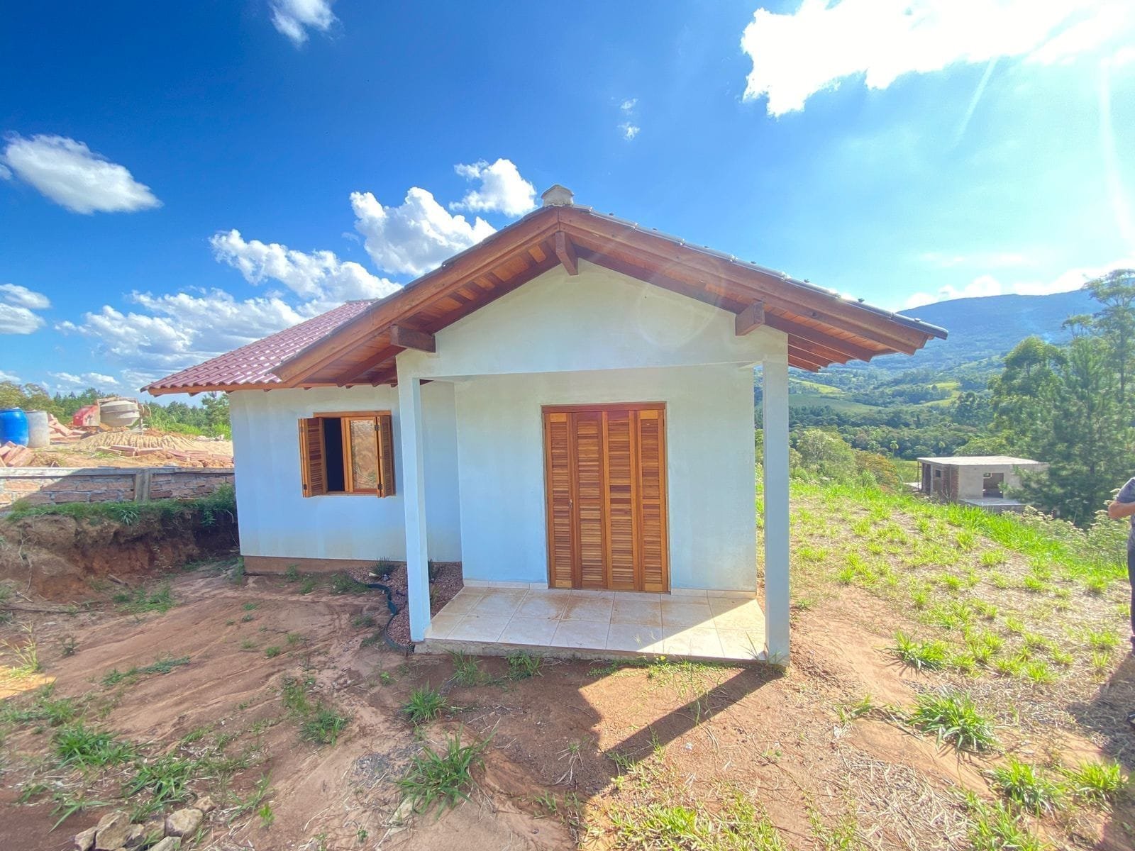 Casa c/ 77m² e 2 dormitórios