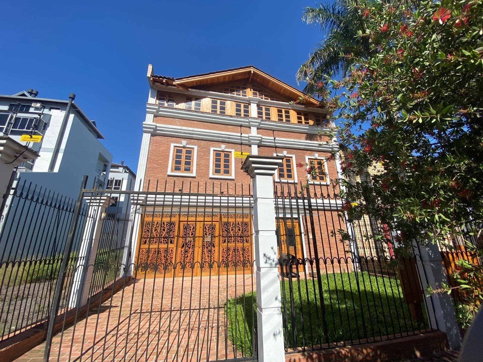 Prédio Comercial / Industrial c/304 m²
