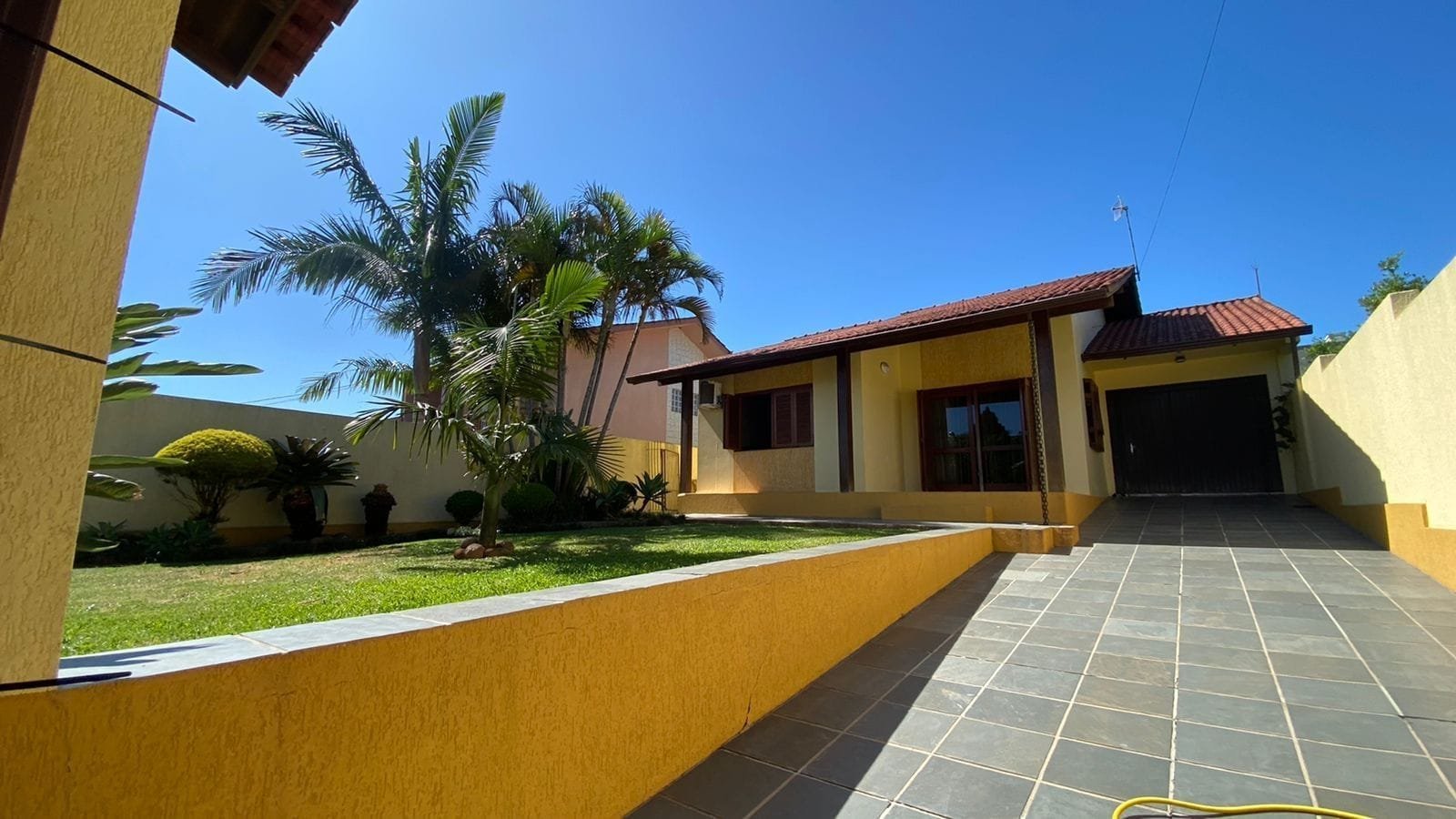 Casa c/ 196m²