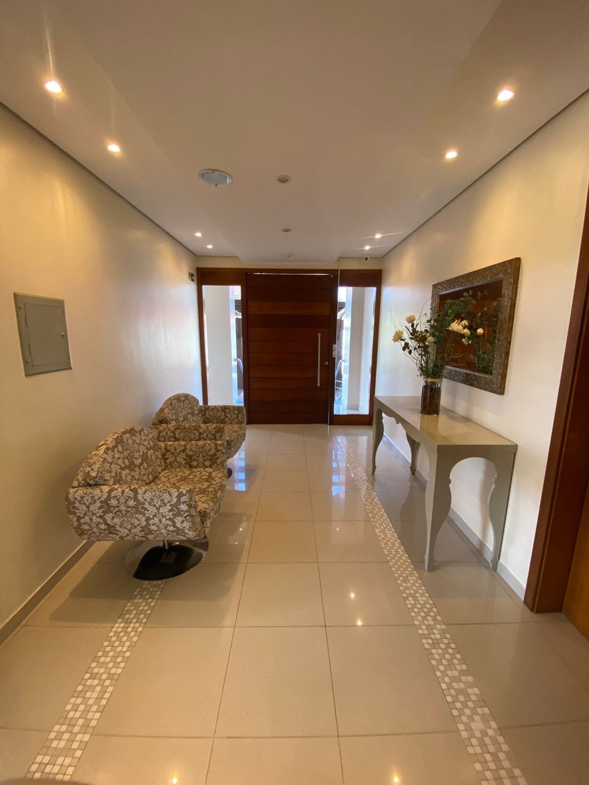 101.23 m²