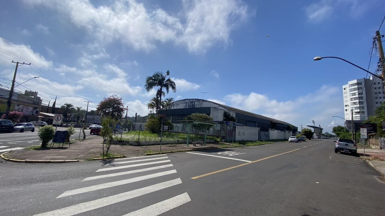 Prédio Comercial com 2.400m²
