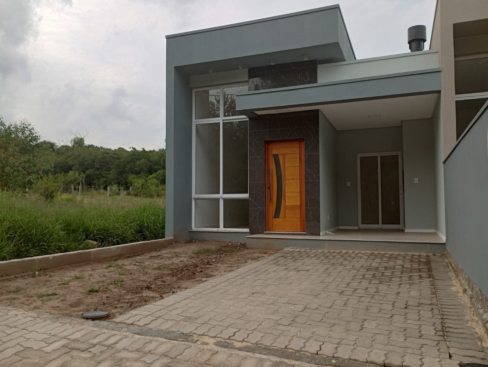 Casa com 93,23m² e 03 dormitórios