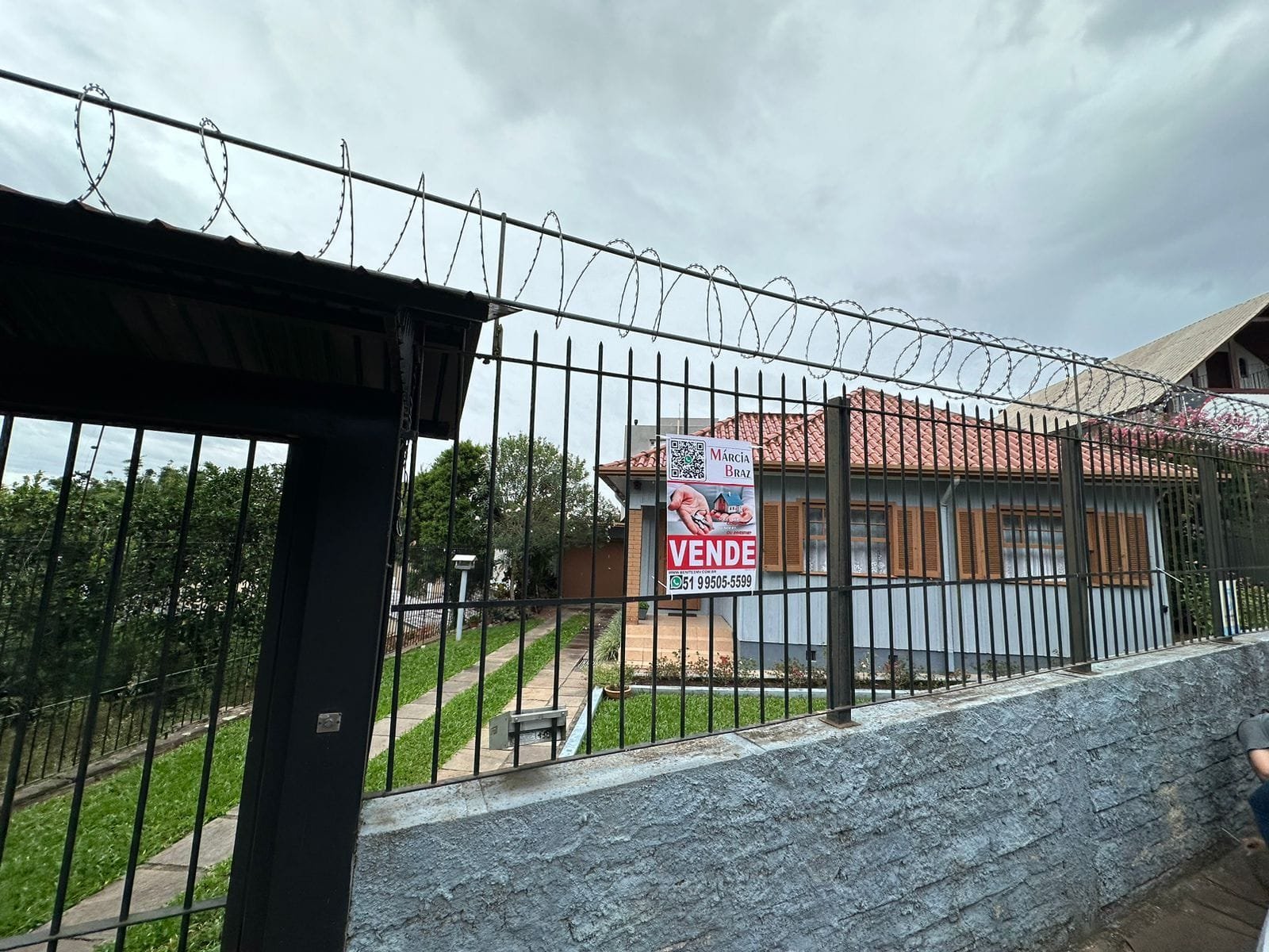 Casa mista c/159m² e 03 dormitórios