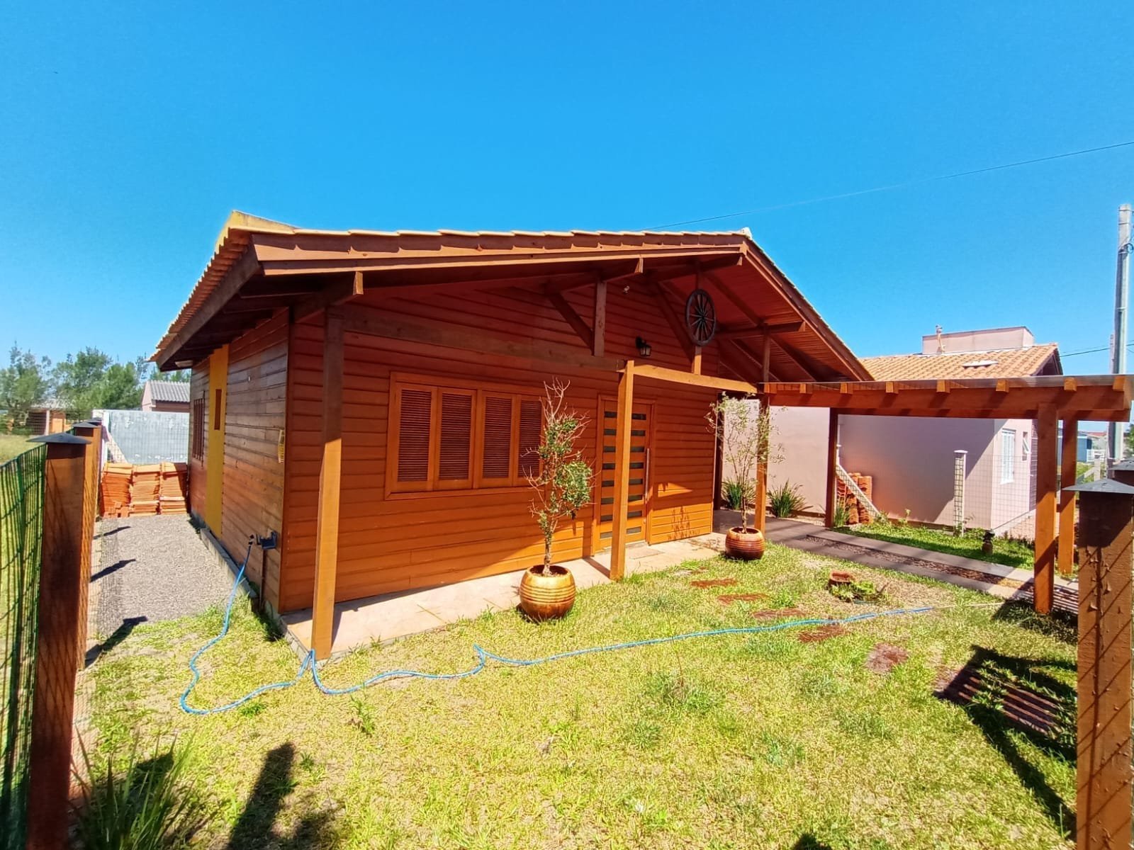 Casa com 80m² e 02 dormitórios