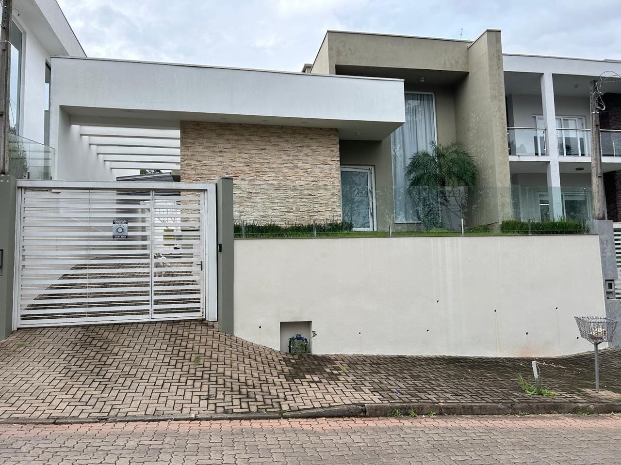 Bela casa c/190m²