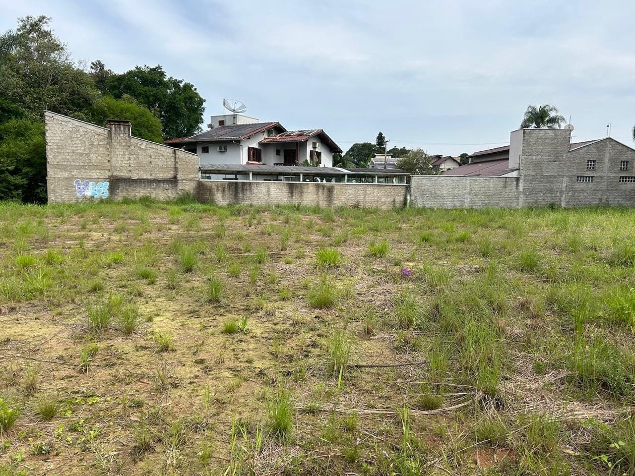 Terreno com 1.047,88m²