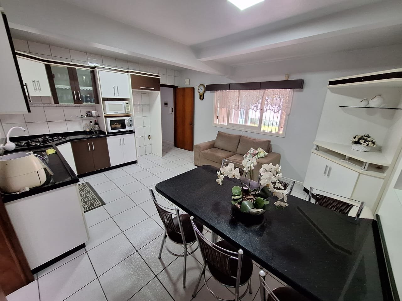 Casa c/230m² e 03 dormitórios