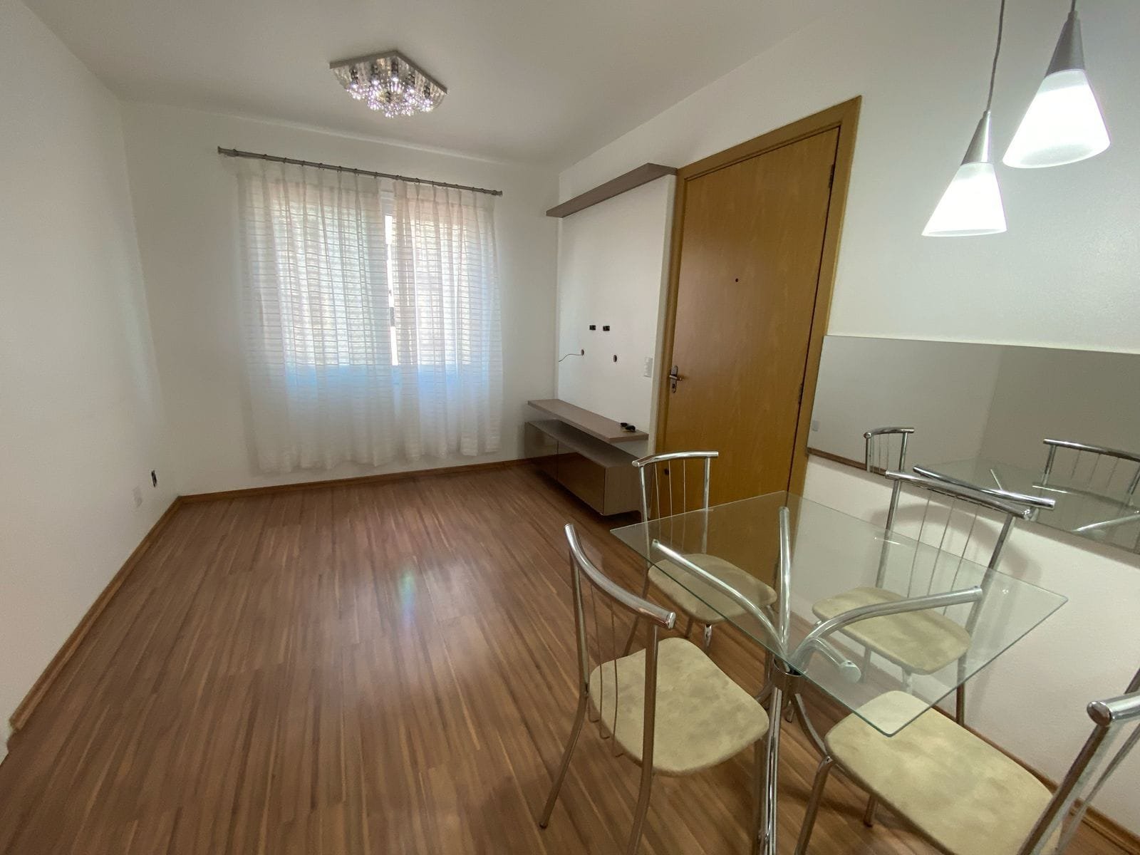 Apartamento Semimobiliado com 62m²