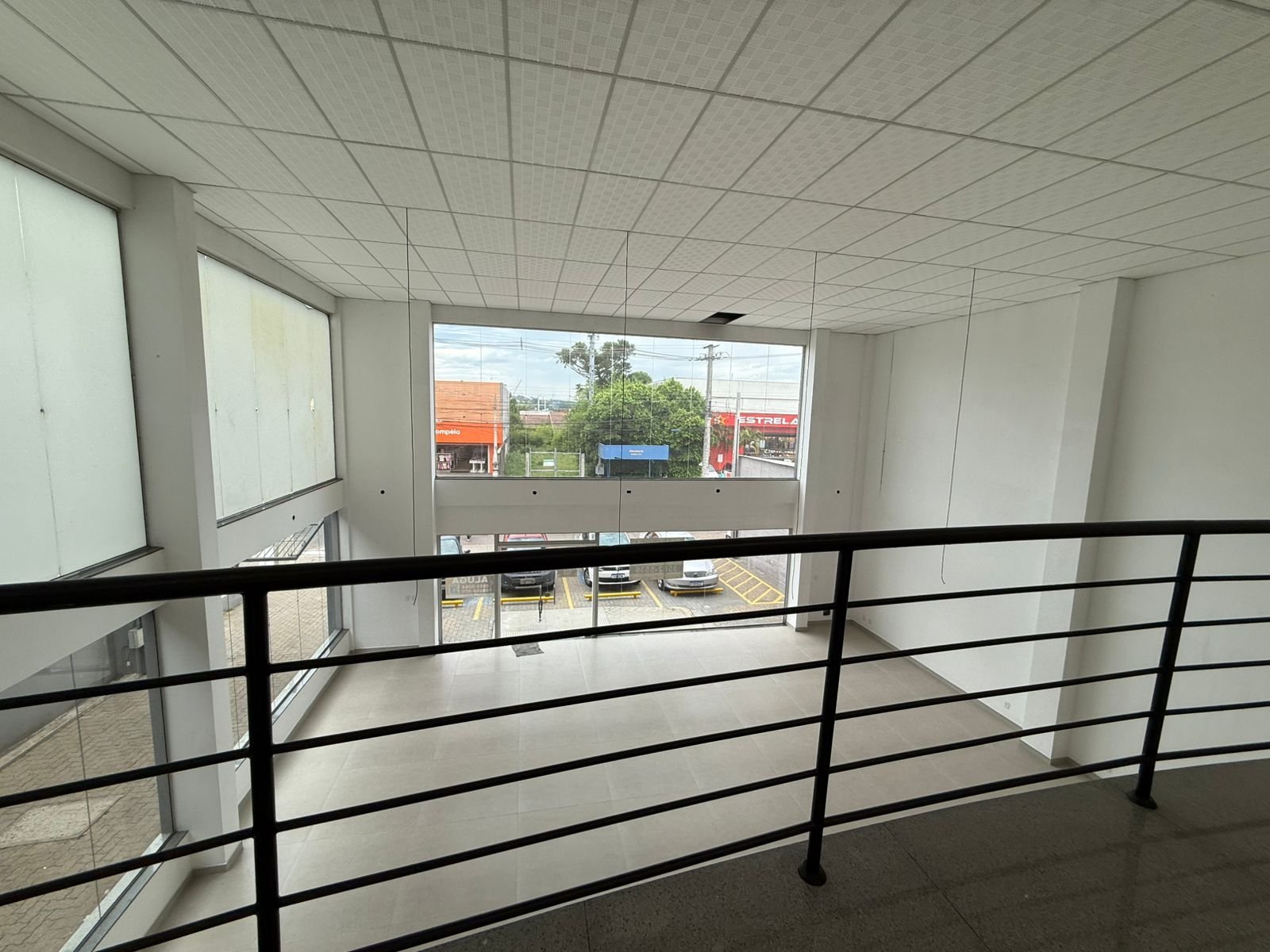 Prédio com 701m²