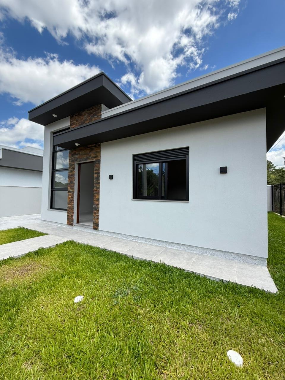 CASA DE ESQUINA COM 81 M²