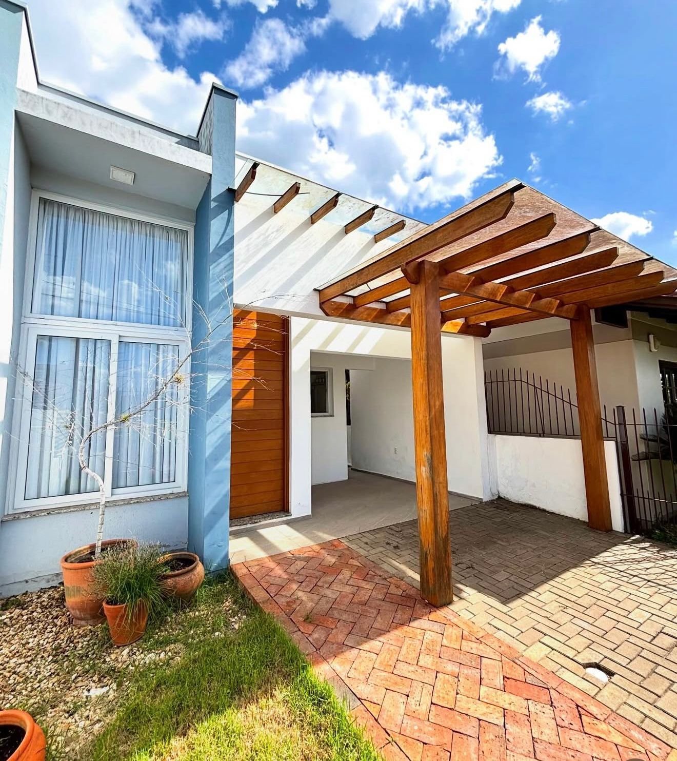 CASA SEMI MOBILIADA