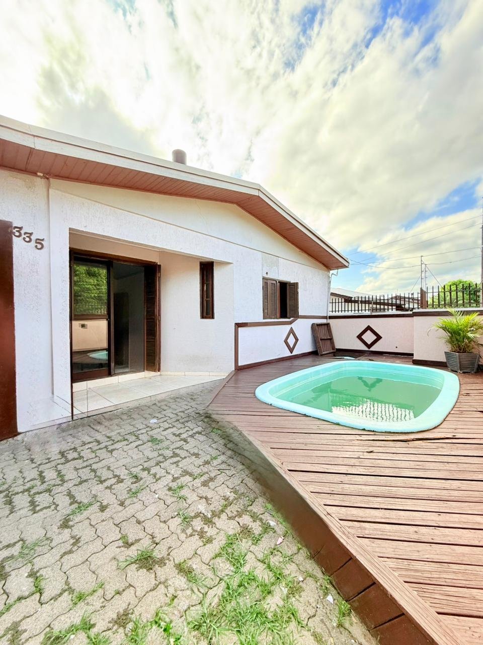 CASA Á VENDA COM VALOR ATRATIVO