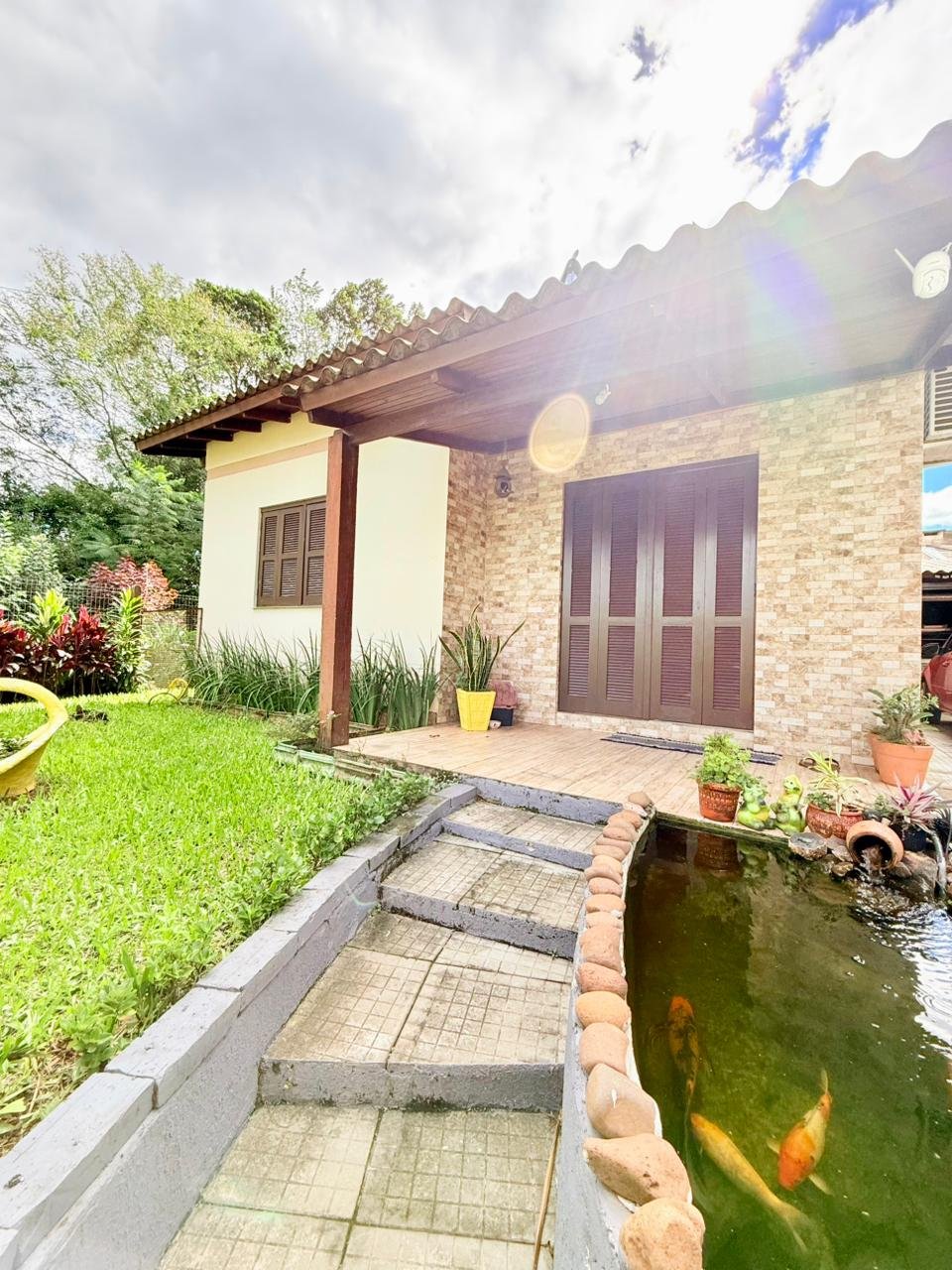 CASA COM 03 DORMITÓRIOS