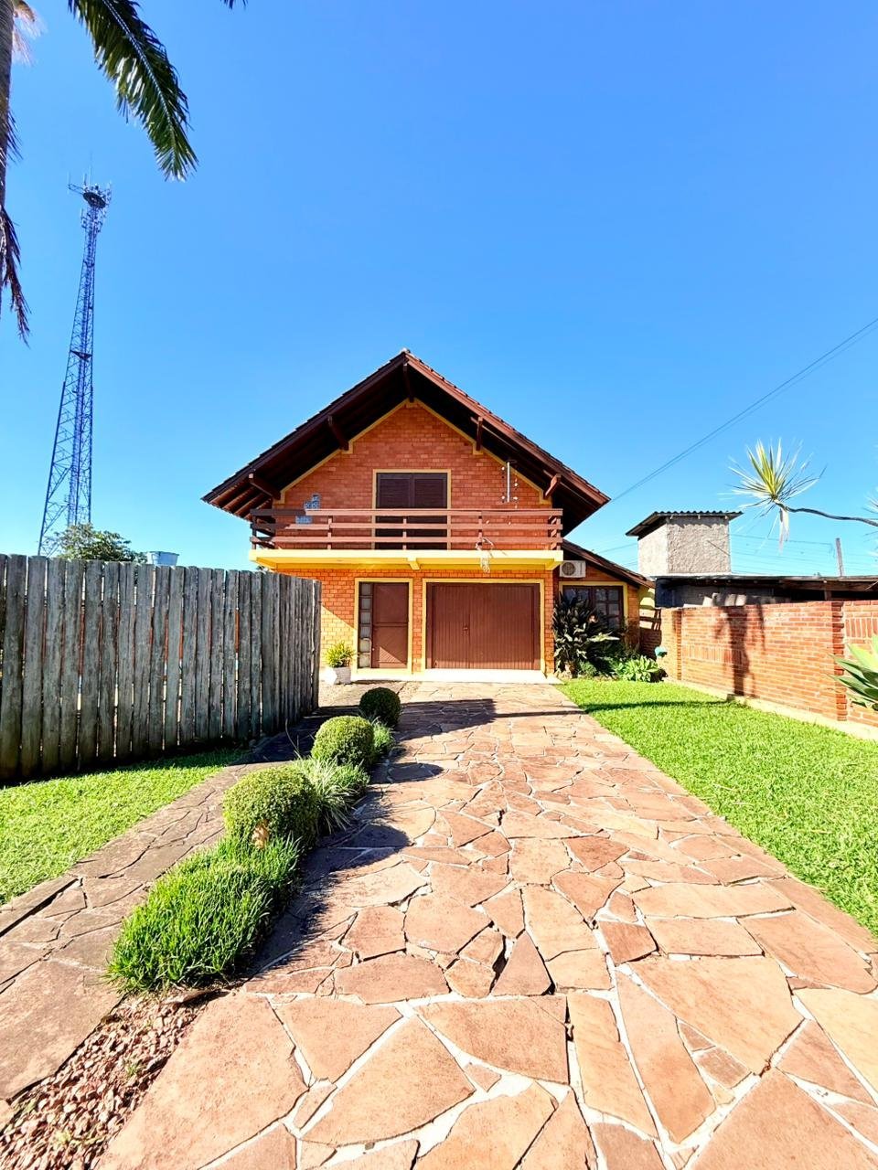 CASA COM 124,33m² E PISCINA