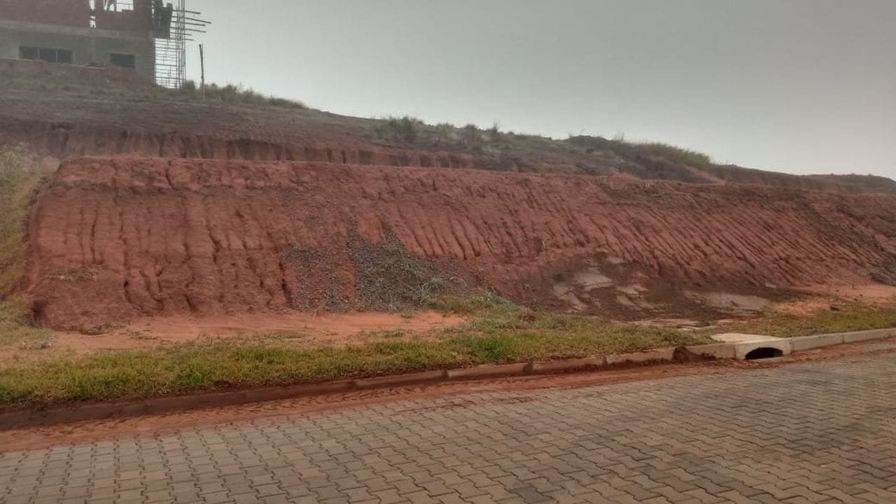 Terreno 12mx 25m, totalizando 300m²