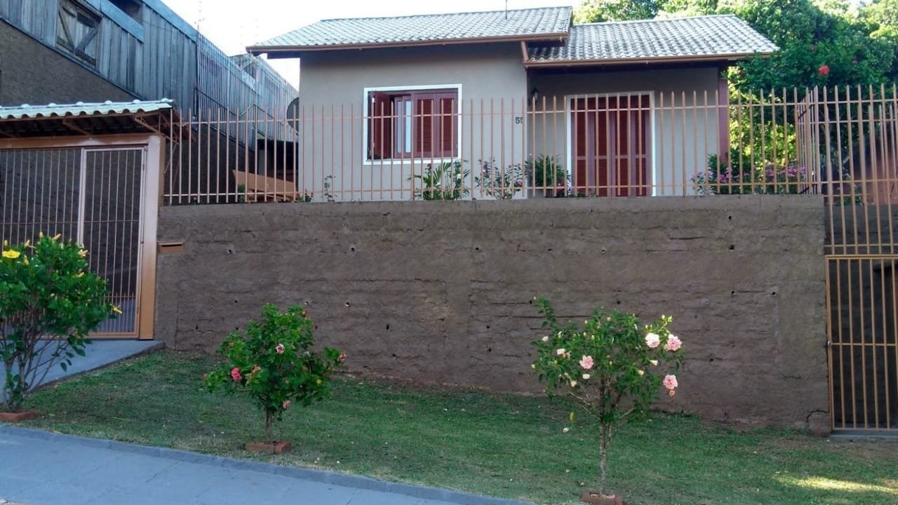 Casa c/ 95 m² e 2 dormitórios