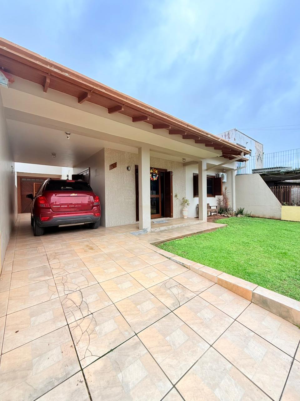 CASA COM 03 DORMITÓRIOS