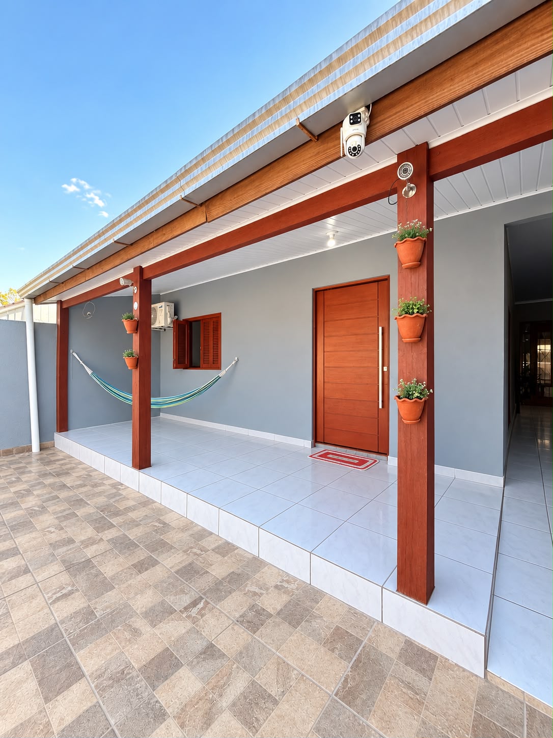 CASA COM 03 DORMITÓRIOS