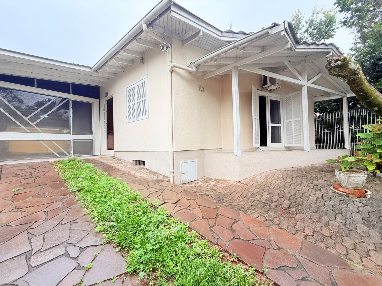 CASA SEMI MOBILIADA