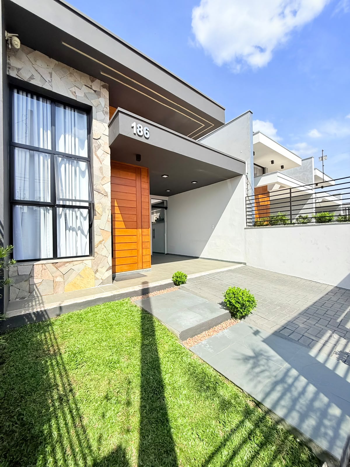 CASA SEMI MOBILIADA
