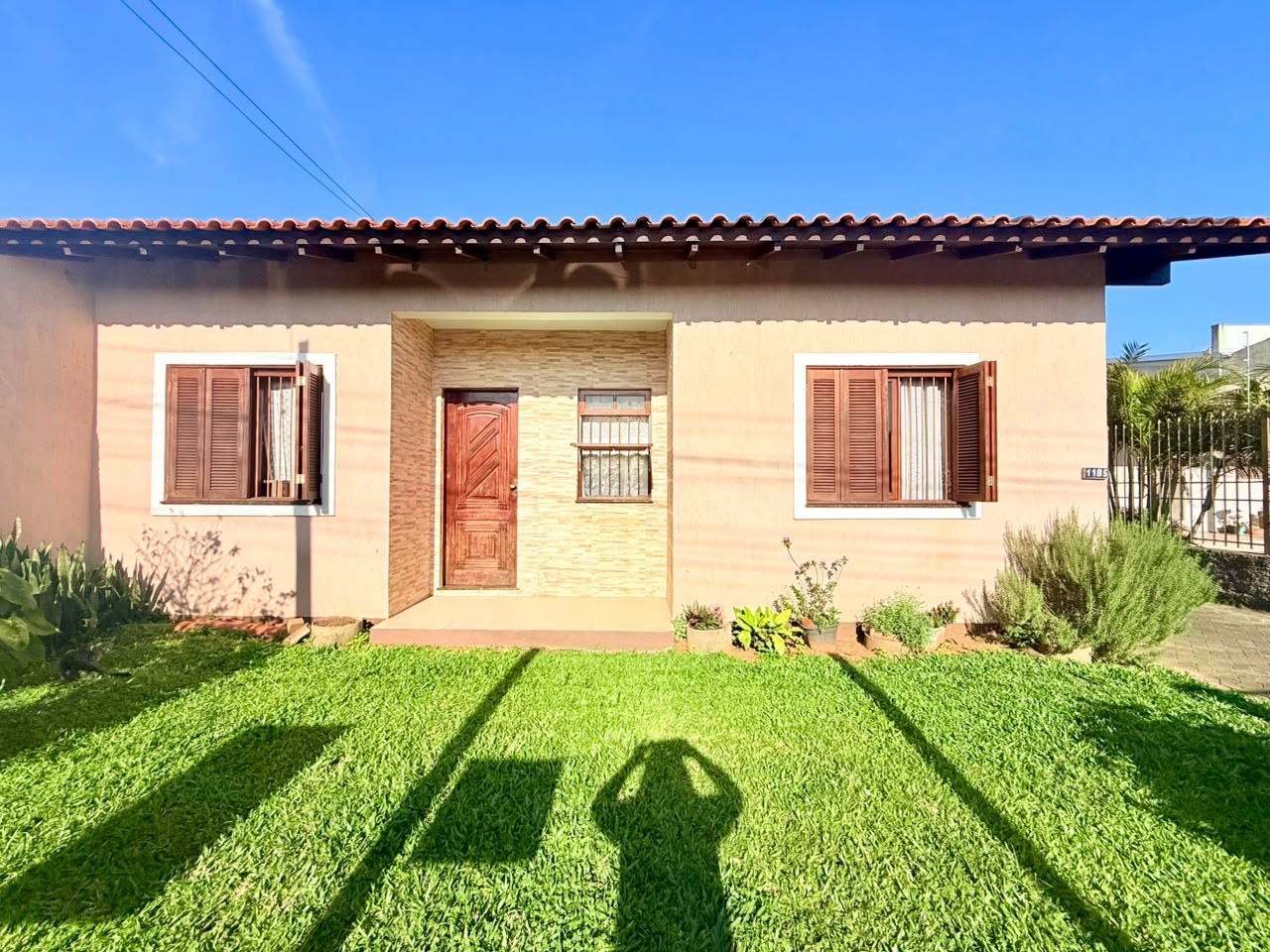 CASA COM 03 DORMITÓRIOS