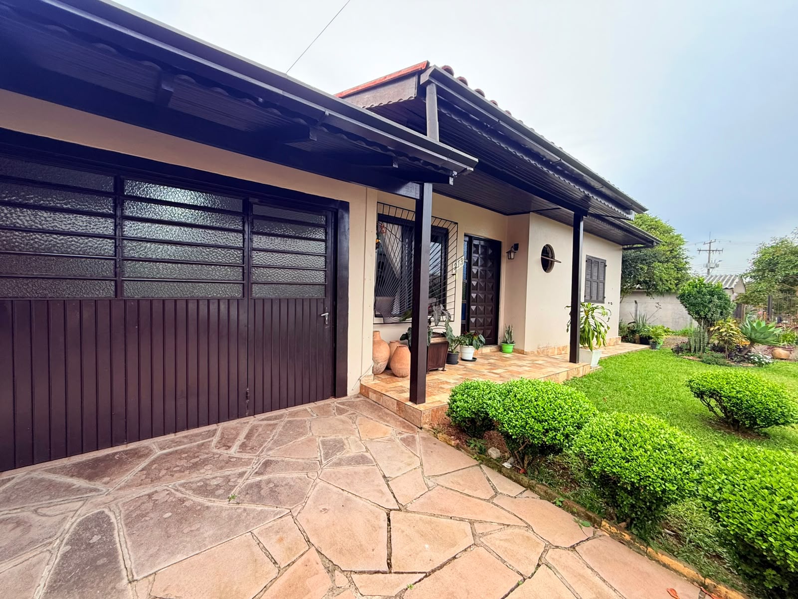 CASA COM 03 DORMITÓRIOS